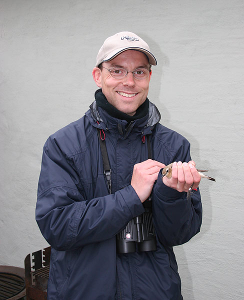 Martin S�gaard Nielsen med Gr�ndlandsk Stenpikker, Bl�vandshuk 27. maj 2006 - fotograf: HKn